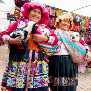 Imagen de una señora con sus animalitos para el producto credito agropecuario